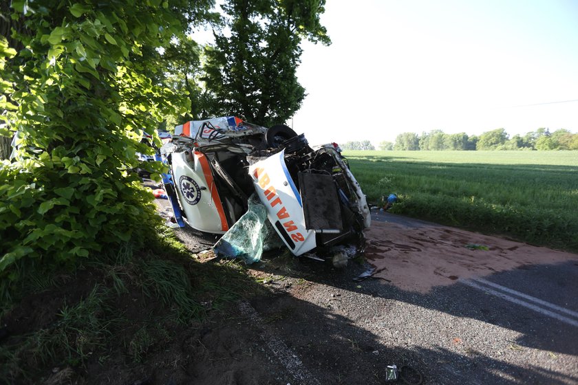 Straszna śmierć strażaka. Pozostałe osoby z karetki miały więcej szczęścia