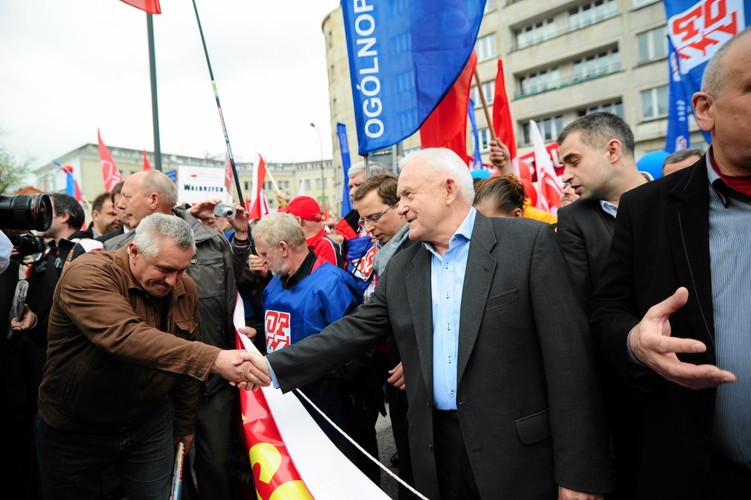 Leszek Miller na pochodzie pierwszomajowym