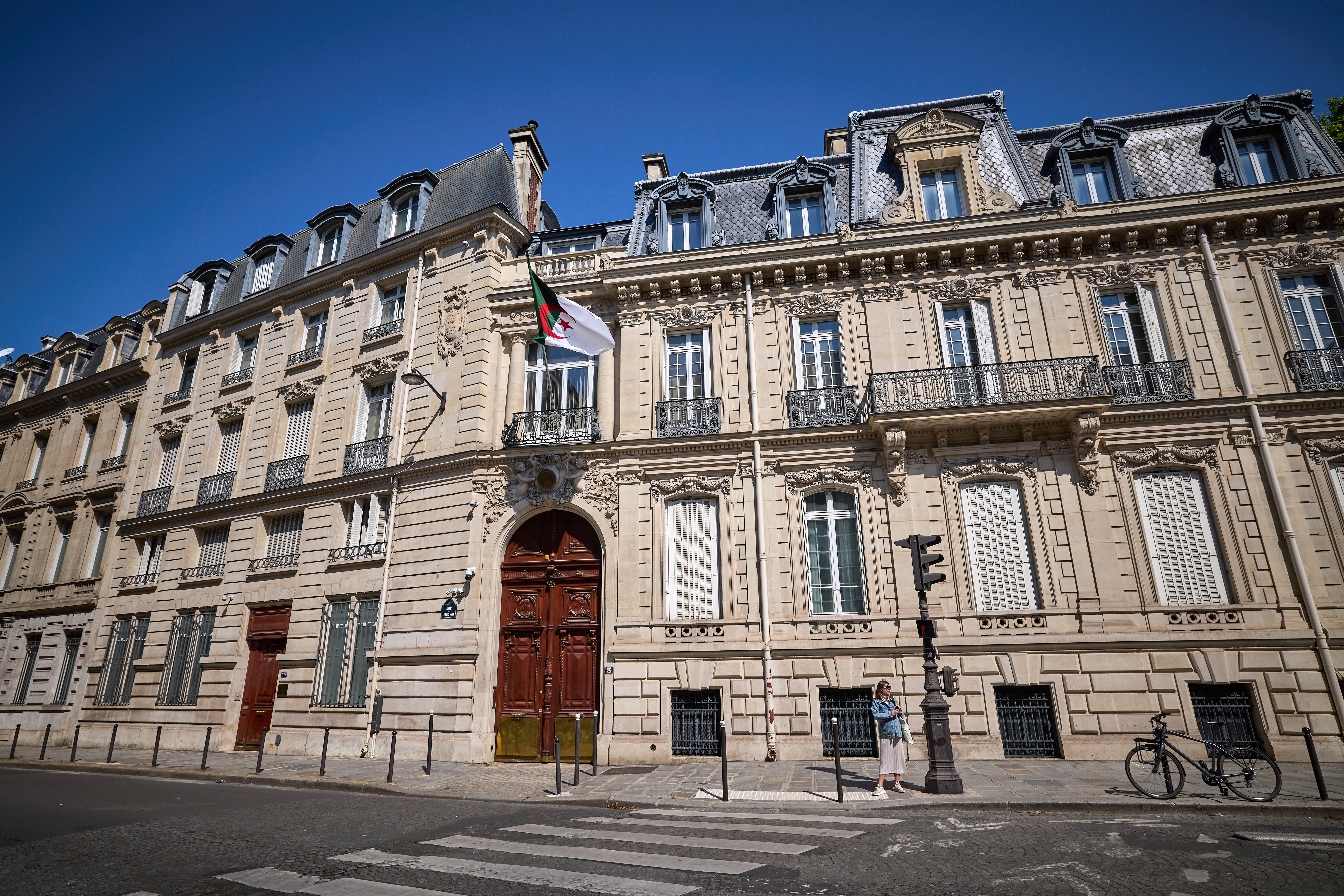 Algeria convoca diplomatico francese per restrizioni