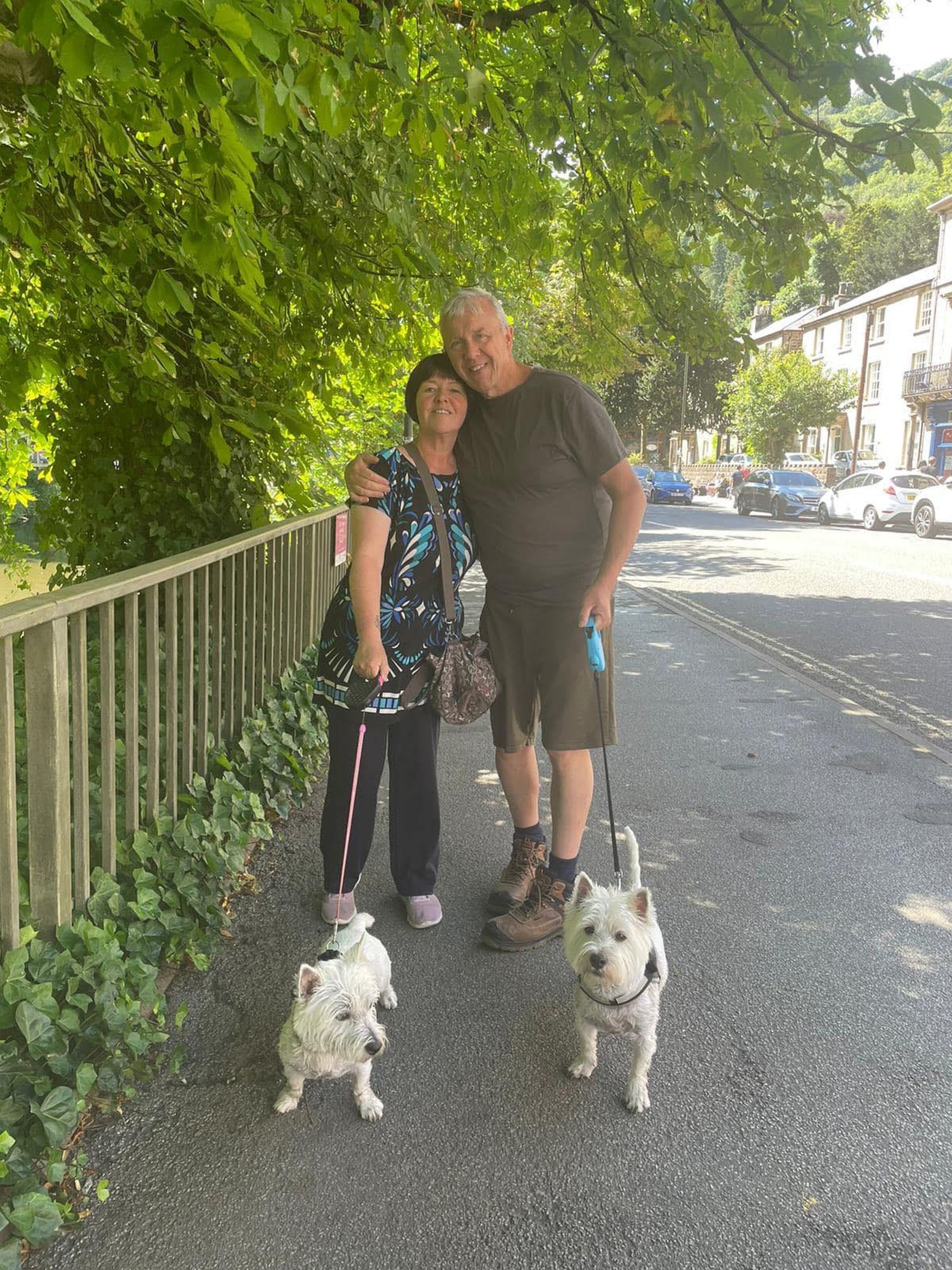 Jeff Bradford pociťoval náhle škriabanie v krku.