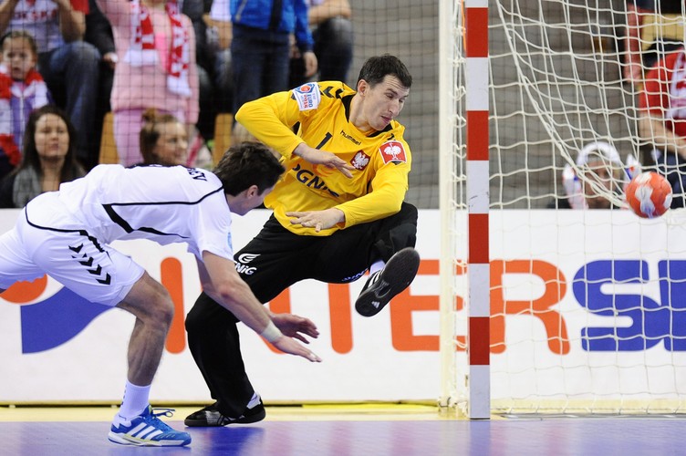 Polscy piłkarze ręczni wygrali z Rosją 24:22 (10:14)