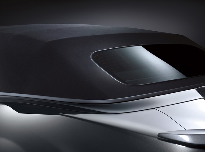 Oto chevrolet camaro w wersji kabrio. Ikona amerykańskich dróg w nowym wcieleniu zrzuca ciuszki w 20 sekund. Właśnie tyle trwa spektakl składania miękkiego, płóciennego dachu...