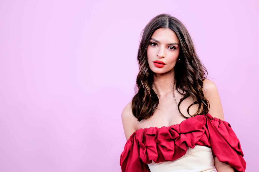 Emily Ratajkowski saját testéhez való kapcsolatáról és az őt ért szexuális visszaélésekről is ír memoárjában