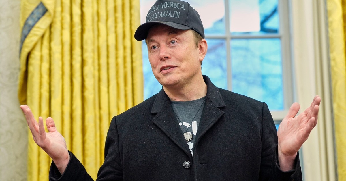 Elon Musk said he'll congratulate Blue Origin if they land on the moon ...