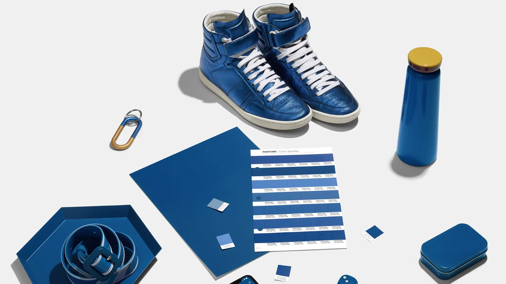 Kolor roku 2020 PANTONE Classic Blue w praktyce, czyli niebieski design i nie tylko