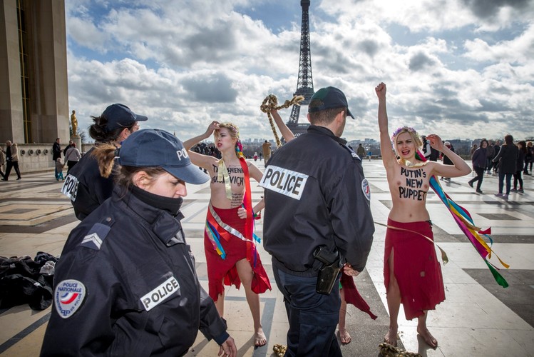 Protest Femen w Paryżu