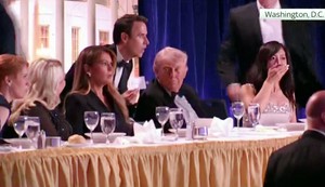 Novinarka sa Melanijom i Donaldom Trampom