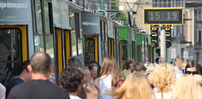 Zabierają miejsca w tramwajach