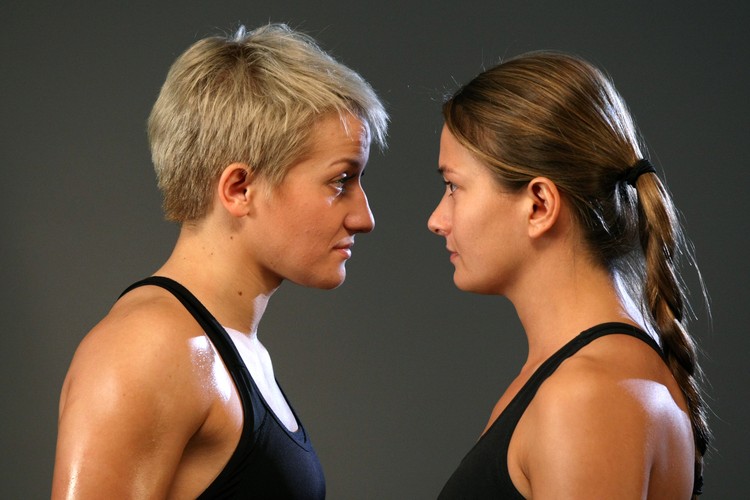 Te dziewczyny to prawdziwe maszyny do bicia