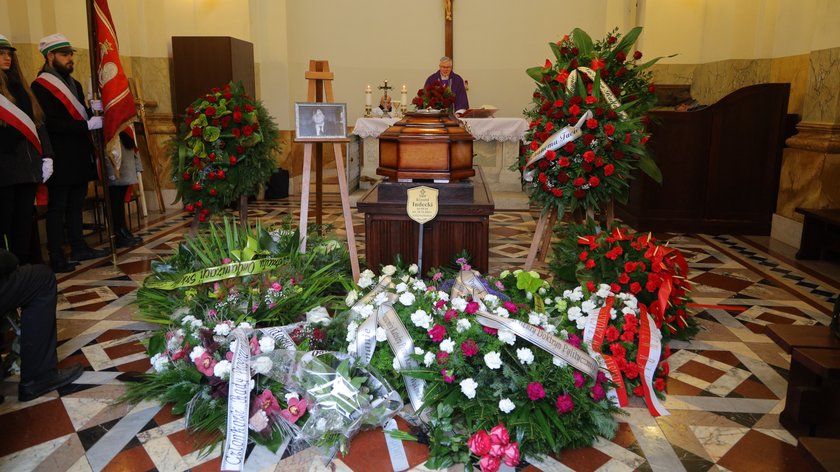 Profesor Krzysztof Indecki nie żyje. Spoczął przy tragicznie zmarłej żonie