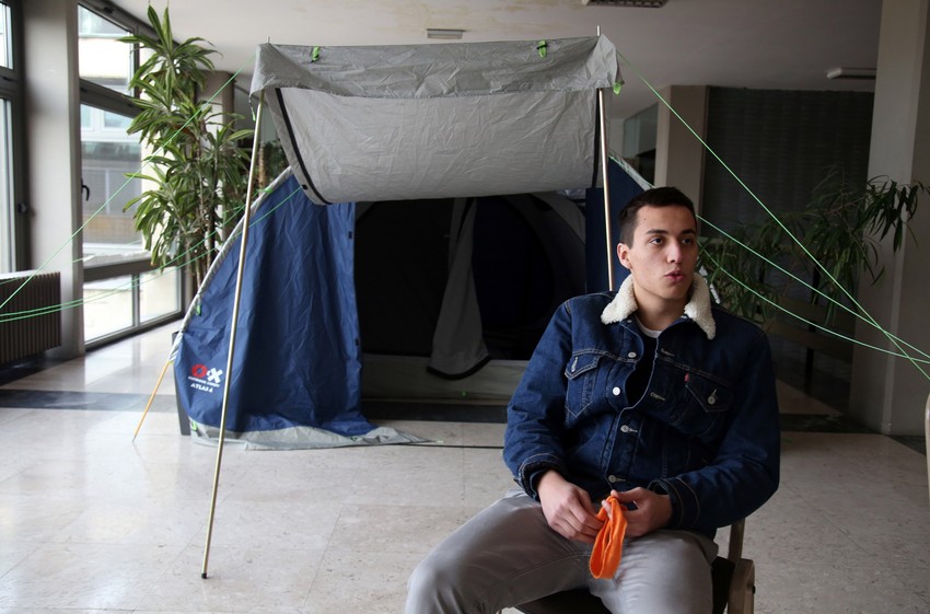 Šator: Spavaju na fakultetu i ne brinu za produženje godine