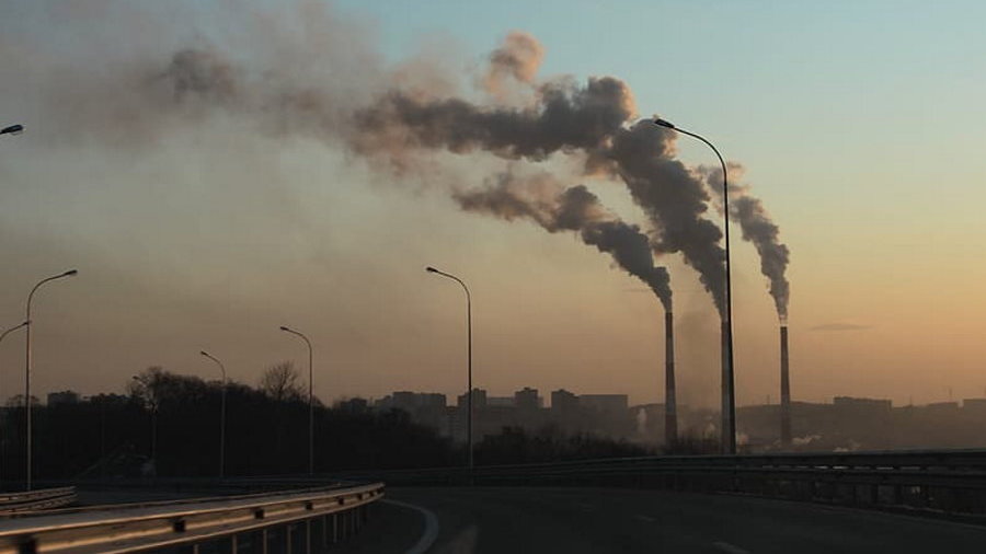 Zanieczyszczone powietrze może zniszczyć nasz układ odpornościowy, fot. Pikrepo