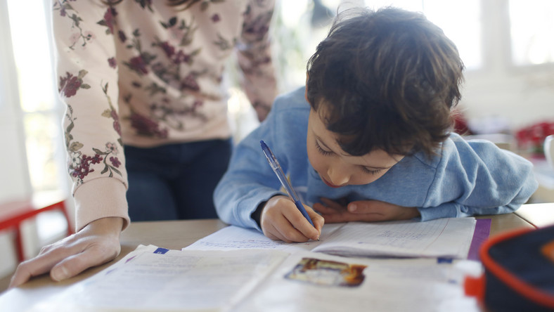 Nauka pisania literek i cyferek - Jak nauczyć dziecko pisania ze słuchu?