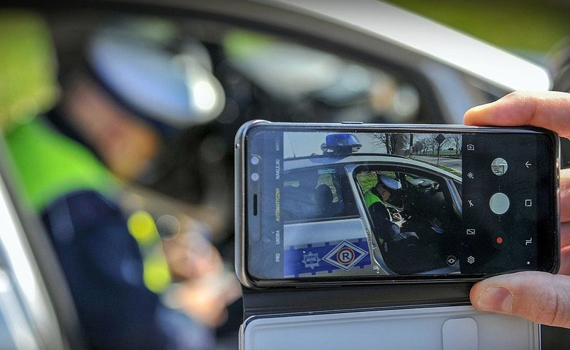 Koniec z nagrywaniem policjantów w trakcie kontroli trzeźwości kierującego?