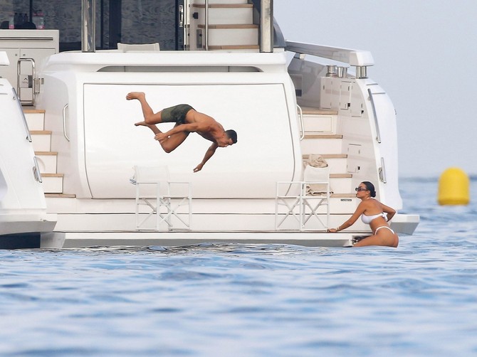 Paparaci su fotkali Ronalda i Georginu u perverznoj pozi i prizor ruši internet 