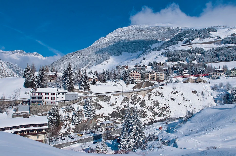 W pięknej dolinie w szwajcarskim Andermatt egipski miliarder Samih Sawiris zainwestował w luksusowy kompleks hotelowy 1,4 mld euro