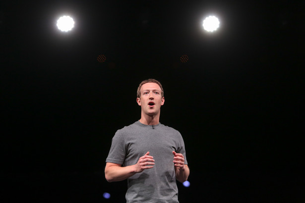 Przemówienie Marka Zuckerberga, szefa Facebooka, w czasie prezentacji nowych smartfonów Samsunga podczas Mobile World Congress w Barcelonie, 21.02.2016.