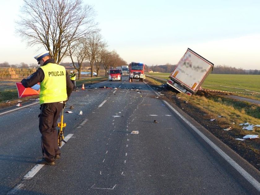 Tragedia na DK12. 38-latka wyjechała na czołówkę z ciężarówką