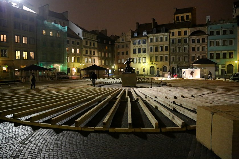 Powstaje lodowisko na Rynku Starego Miasta