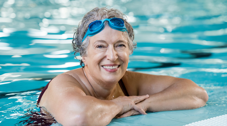 Az úszás különösen ajánlott azoknak, akiknek mozgásszervi problémáik vannak / Fotó: Shutterstock