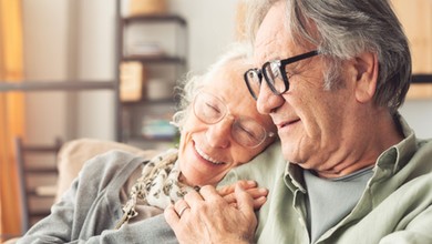 Sekrety udanych związków na całe życie. Jak parom udaje się być szczęśliwie zakochanym przez 50, 60, a nawet 70 lat