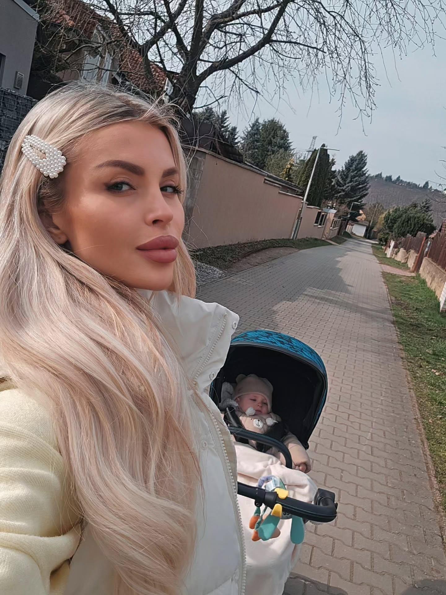 Modelka Lela Vémola. 