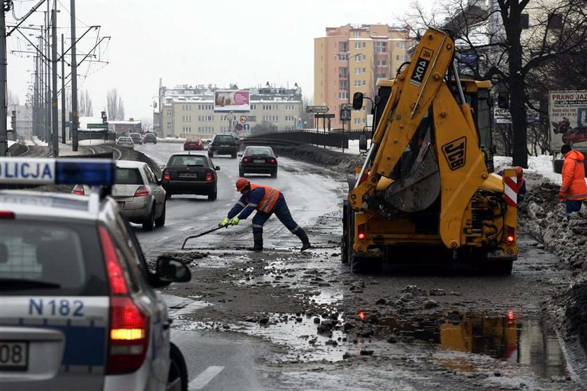 AWARIA WODOCIAGU PRZY ULICY TRAKT SWIETEGO WOJCIECHA