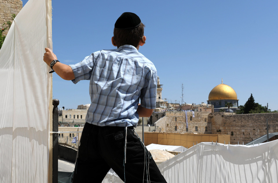 JERUSALEM TRUMP PALESTINIANS (Palestinians and visitors in the Aqsa Mosque during President Trump visit)