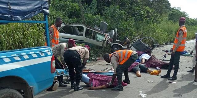 3 die,17 sustain injuries in Lagos-Ibadan Expressway crash | Pulse Nigeria