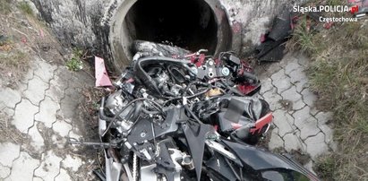 Tragedia na drodze. Motocykl wbił się w kanał