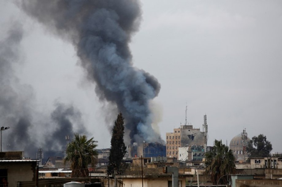 Smoke rises from clashes during a battle between Iraqi forces and ISIS militants in the city of Mosul, Iraq, March 16, 2017.