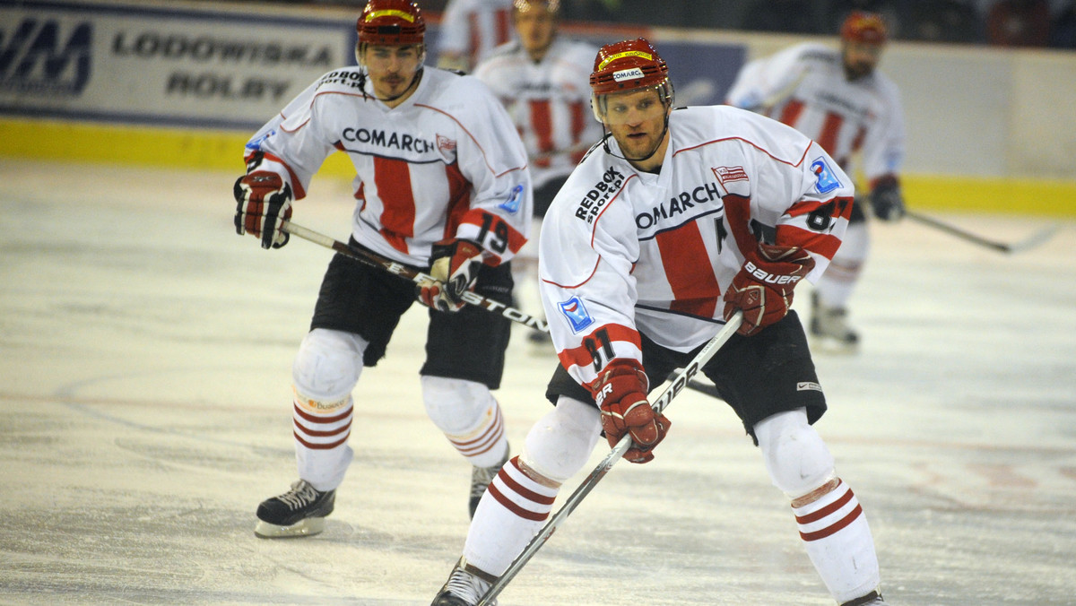 Drugim finalistą Pucharu Polski w hokeju na lodzie została drużyna Ciarko PBS Bank KH Sanok. Gospodarze turnieju w prestiżowym pojedynku półfinałowym poradzili sobie z Comarch Cracovią wygrywając 3:1.