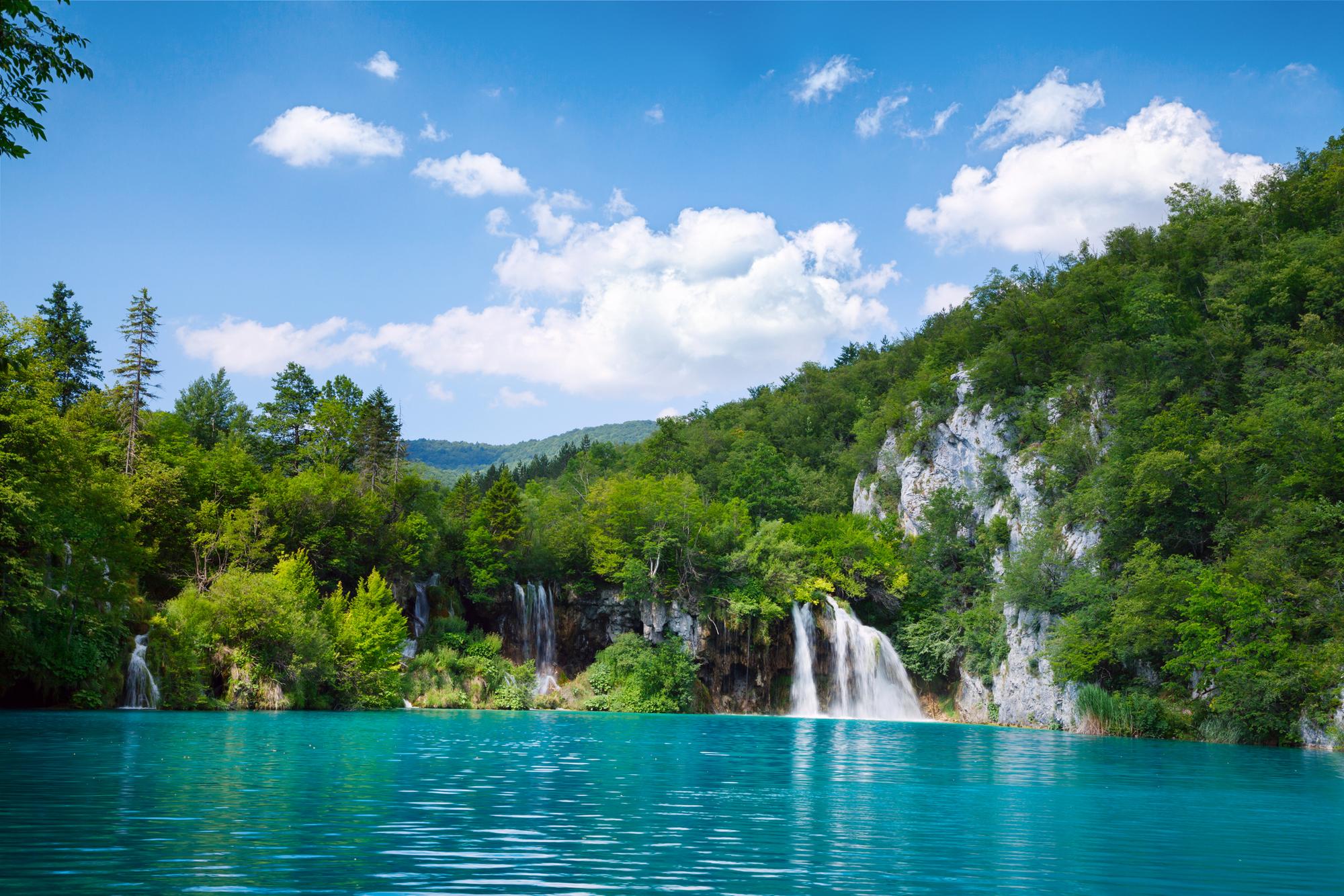Národný park Plitvické jazerá je najznámejší národný park v krajine (ilustračné foto).