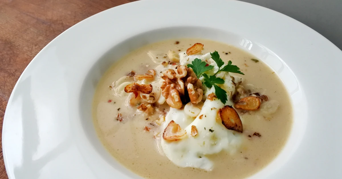 Pyszny, naturalny antybiotyk. Zupa czosnkowa Ewy Wachowicz działa cuda