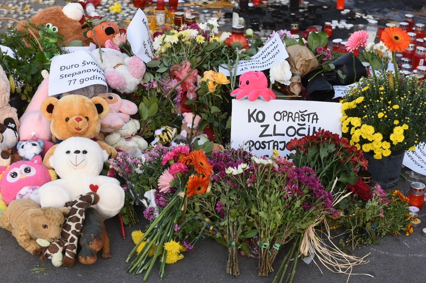 .Građani i dalje pale sveće 