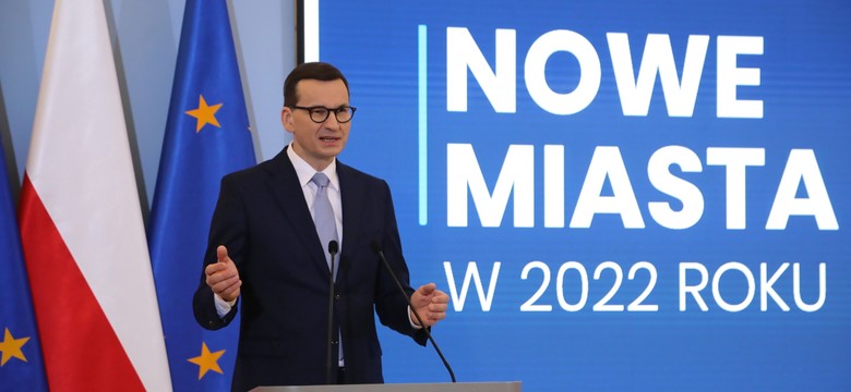 Morawiecki wręczył nadania praw miejskich dziesięciu miejscowościom