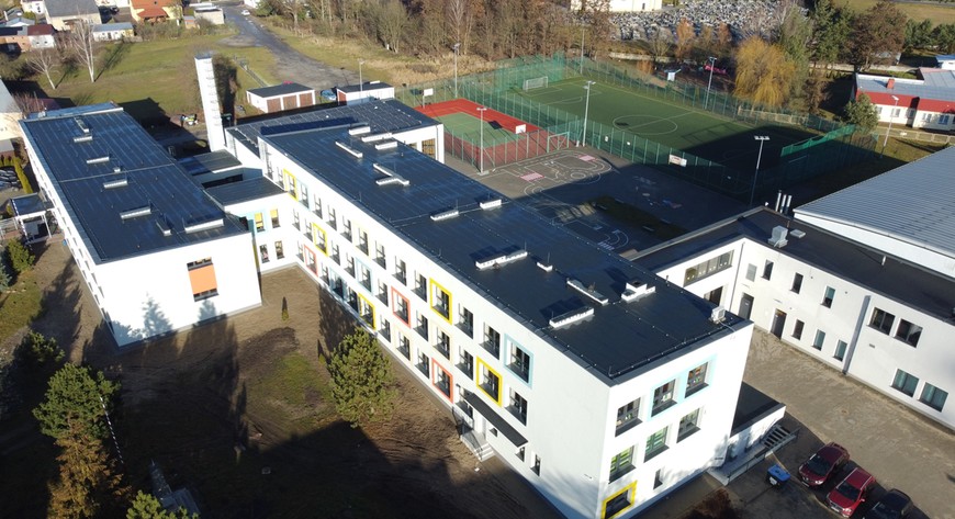 Lata 2023–2026 zapiszą się w historii gminy jako czas rekordowych inwestycji, racjonalnego zarządzania budżetem i skutecznego sięgania po środki zewnętrzne. 
