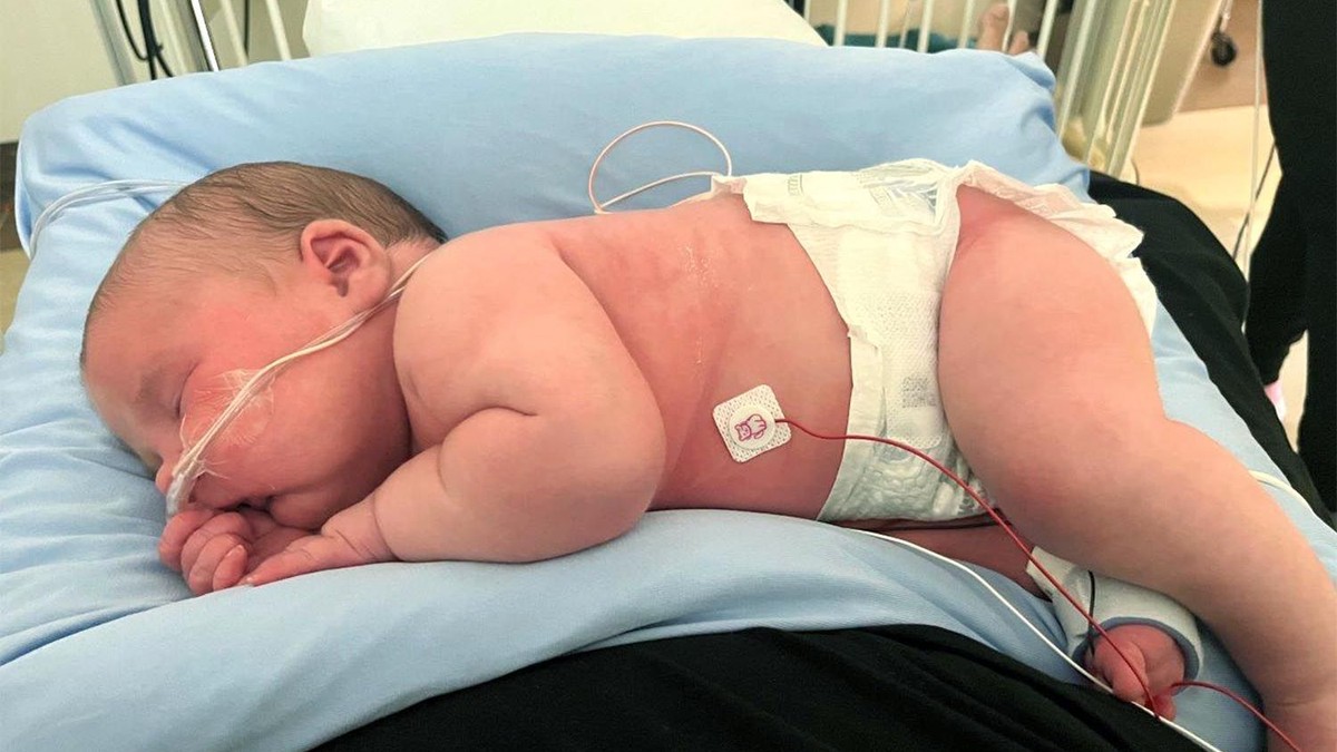 Beba džin je na rođenju imala više od 7 kilograma