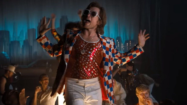 Film o Eltonie Johnie, "Rocketman" niebawem w kinach. Zobacz materiał zza kulis