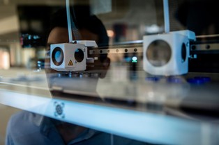 Czwarta rewolucja przemysłowa to mit? Firmy niechętnie wdrażają nowe technologie