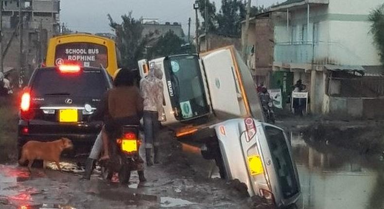 Photo of vehicles falling off a road go viral, Machakos Governor Alfred Mutua blames motorists