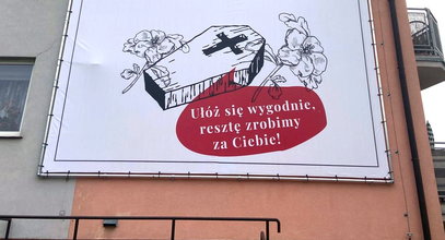 Reklama naprzeciwko cmentarza oburzyła mieszkańców Bolesławca. "Strzał w kolano"