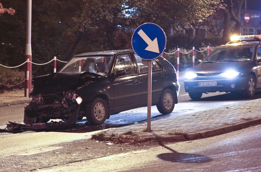 Kierowca hondy zapomniał, że Polska to nie Anglia