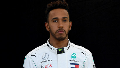 Hamilton bekezdett, megnyerte az időmérőt a szezonnyitón