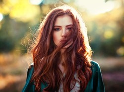 Maksimum objętości: proste sposoby na optyczne zagęszczenie włosów