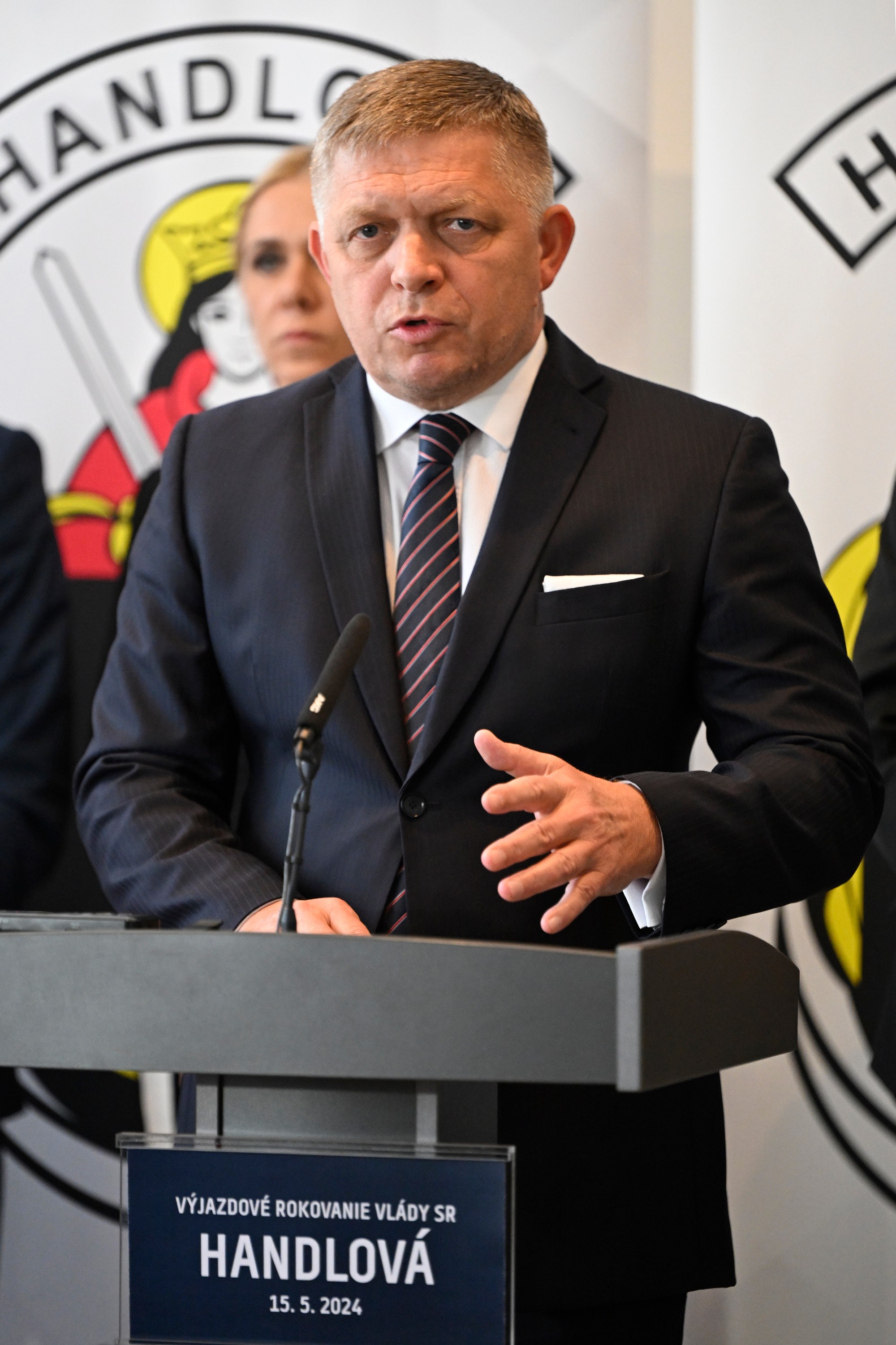 Predseda vlády SR Robert Fico (Smer-SD) na rokovaní vlády v Handlovej.
