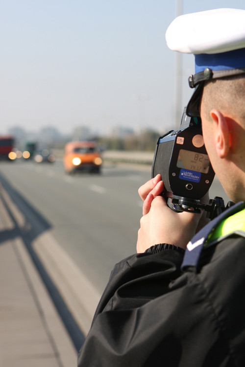 Uwaga! Policyjne radary kłamią. Zobacz jak policja mierzy prędkość