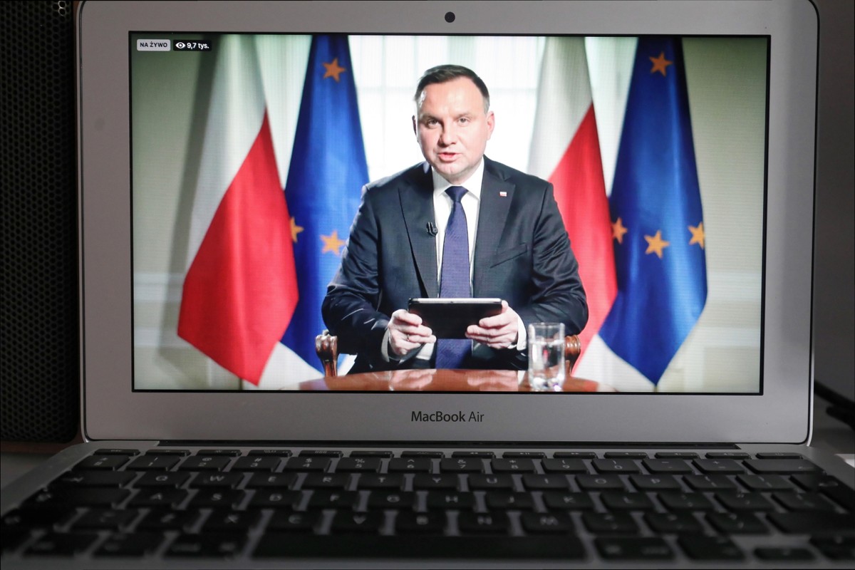 Prezydent Andrzej Duda we wtorek podpisał nowelizację ustaw w zakresie systemu ochrony zdrowia, związanych z zapobieganiem, przeciwdziałaniem i zwalczaniem COVID-19