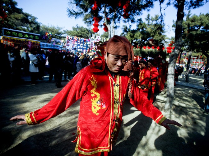 Przepych, bogaty ceremoniał i odwołania do tradycji cesarstwa