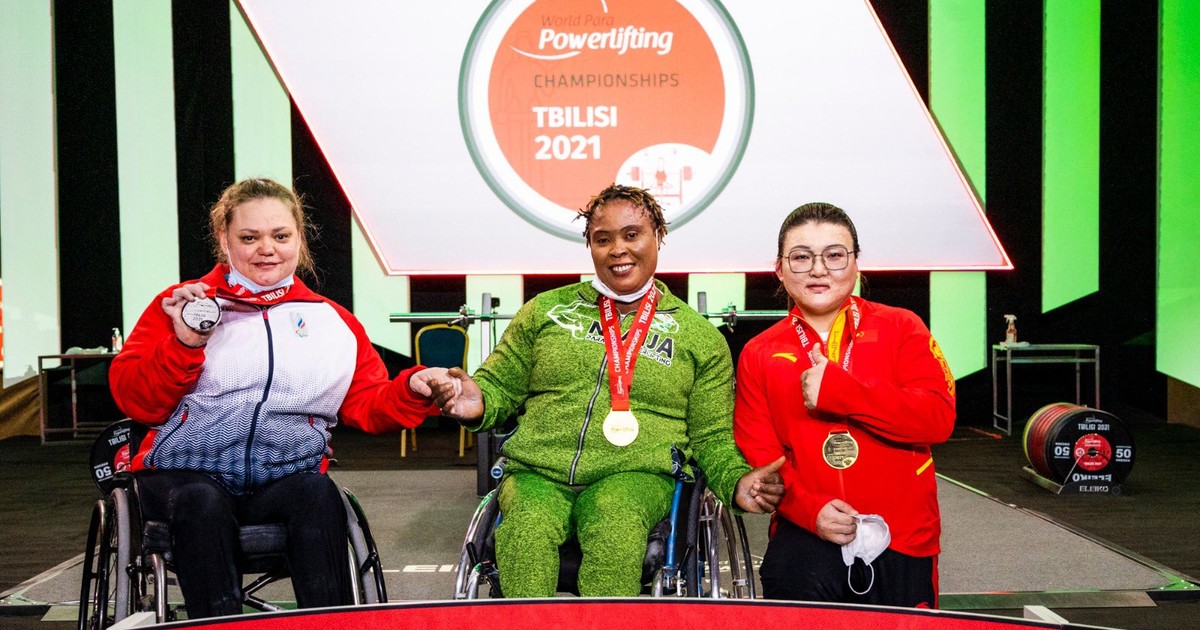 Nigeria's Bose Omolayo celebrates breaking Powerlifting world record and winning gold in style - Vimarsana News